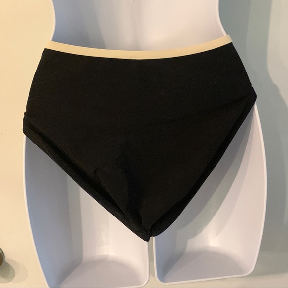 Victoria's Secret Classic Black Bikini Bottom with Pink Piping Size Small - Picture 10 of 15